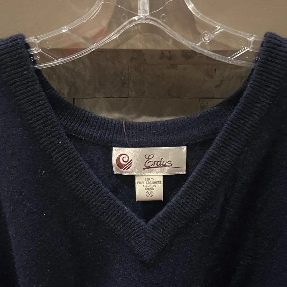 Men's Deep Blue V-Neck Cashmere Sweater size Medium